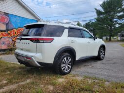 2023 Nissan Pathfinder SL